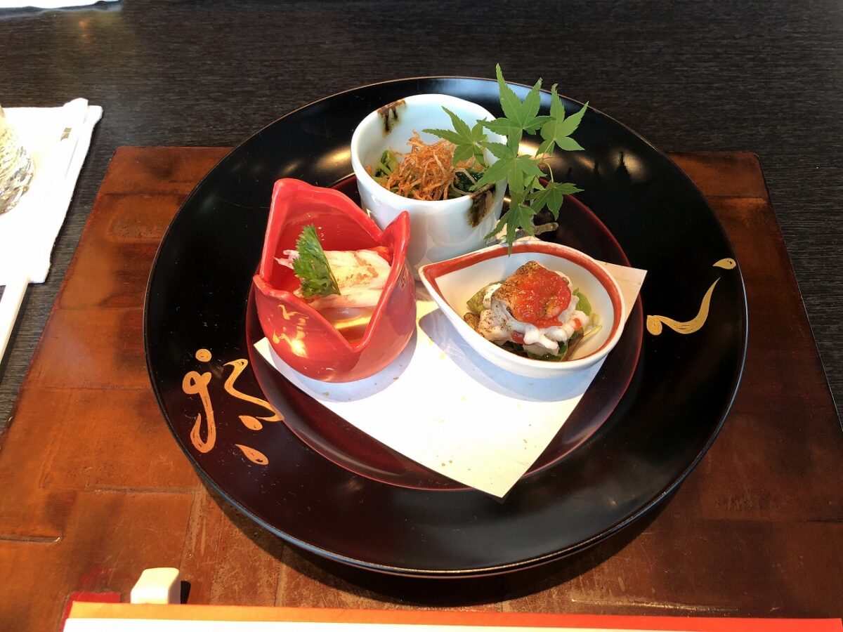 「なだ万 シャングリ・ラホテル 東京」でステーキと寿司盛り合せコースを食す