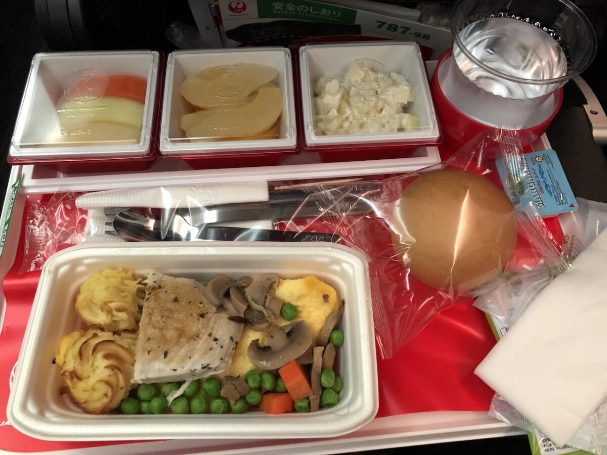 【JL724便搭乗記】クアラルンプール→成田【JALの機内食「消化の良いお食事(BLML)」を注文してみました！】